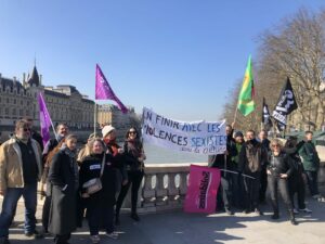 Banderole en soutien aux luttes contre les violences sexistes